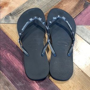 black havaianas with gem
